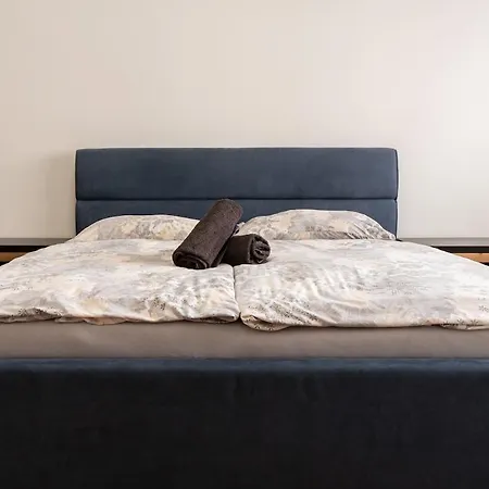 Modern 2br Gem In Center 公寓 *