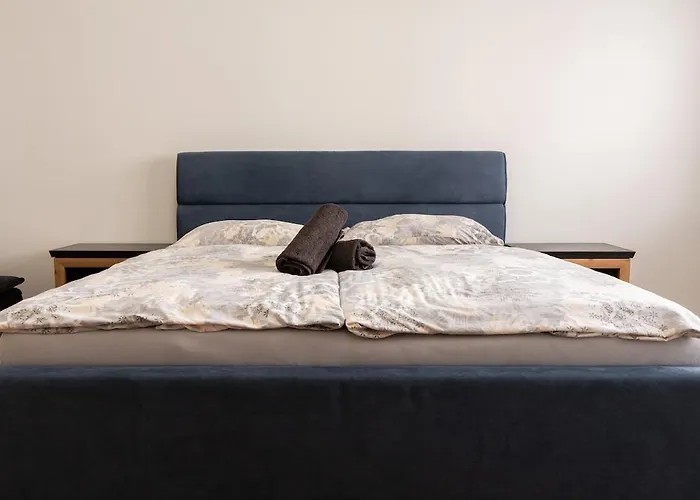 Modern 2br Gem In Center Lägenhet *