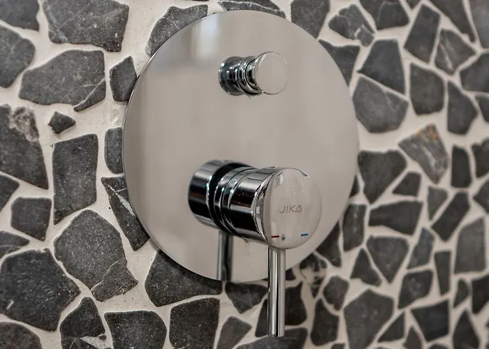 Modern 2br Gem In Center Lägenhet *