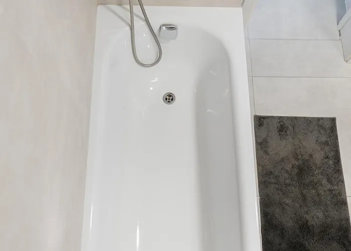 Modern 2br Gem In Center Bratysława