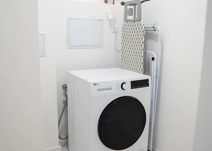 Modern 2br Gem In Center