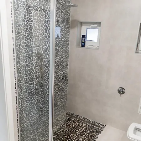 Modern 2br Gem In Center Lejlighed *